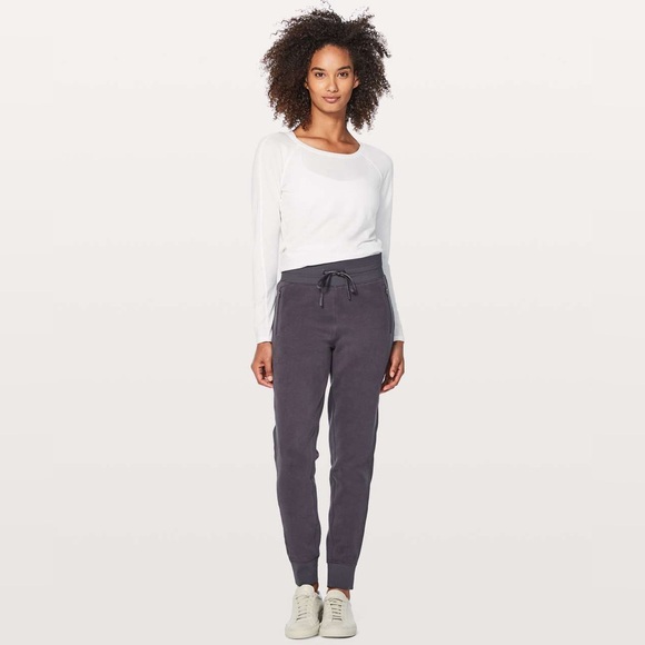 Lululemon - Joggers - satin stripe down leg - Picture 5 of 6